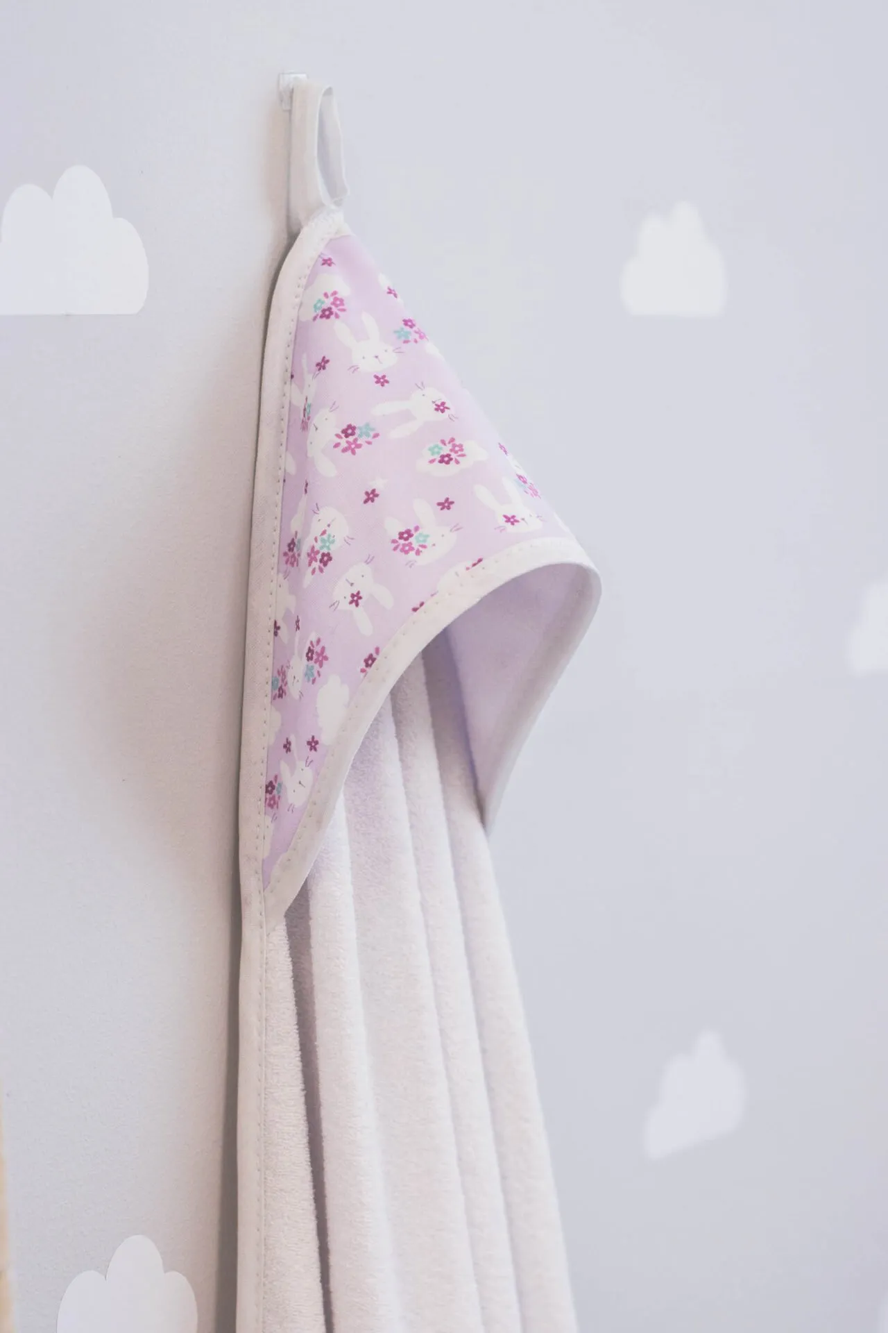 JUKKI Badhanddoek met cape – Bunny Bloom - Afbeelding 3